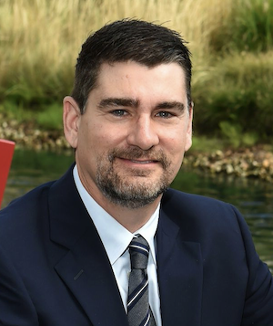 Person representing parties through mediation to resolve money disputes 